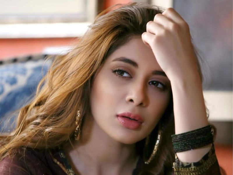 Azekah in tears walked out of talk show, but why?