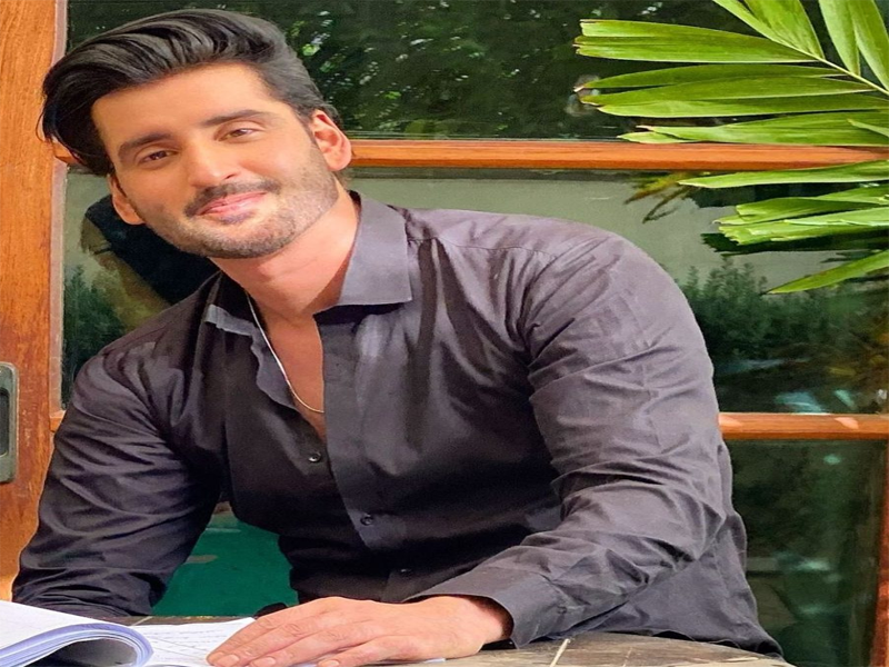 Aagha tells why he left award show in middle Aagha tells why he left award show in middle