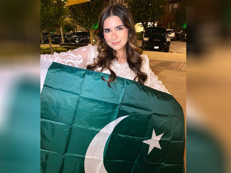 Sabeen unfurling Pakistani flag at Miss Global International Competition