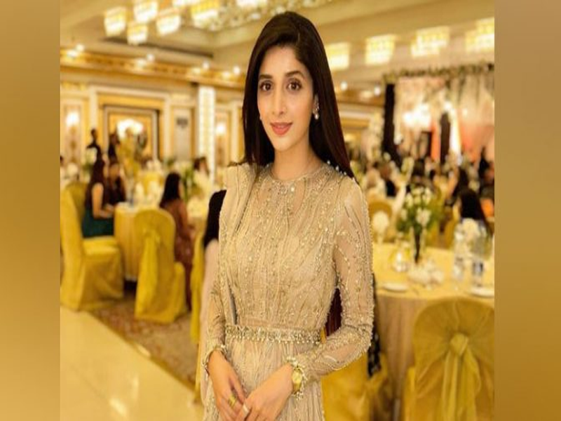 Mawra Hocane dazzles in latest looks