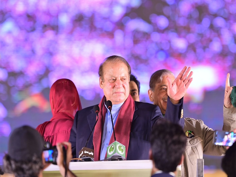 Nawaz Sharif delivers captivating speech at Minar-e-Pakistan gathering Nawaz Sharif delivers captivating speech at Minar-e-Pakistan gathering