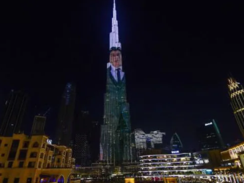 Shah Rukh Khan lights up iconic Burj Khalifa