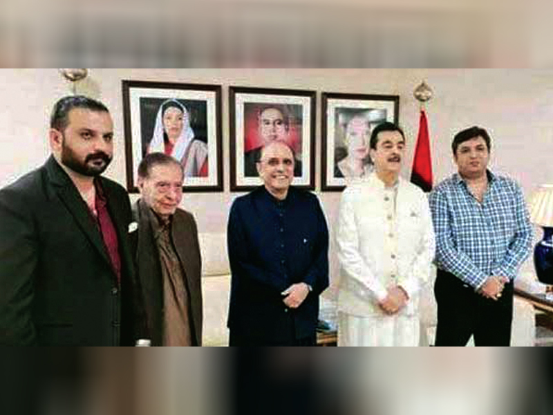 Asif Zardari welcomes Raja Munawar, foresees PPP growth in Choa Saidan Shah Asif Zardari welcomes Raja Munawar, foresees PPP growth in Choa Saidan Shah