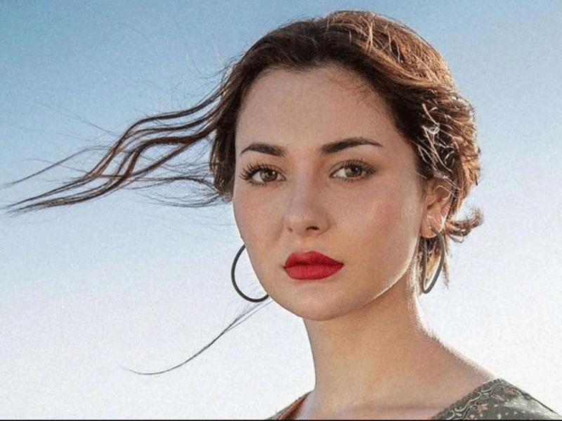 Hania Aamir harassed by mob in Gujranwala Hania Aamir harassed by mob in Gujranwala