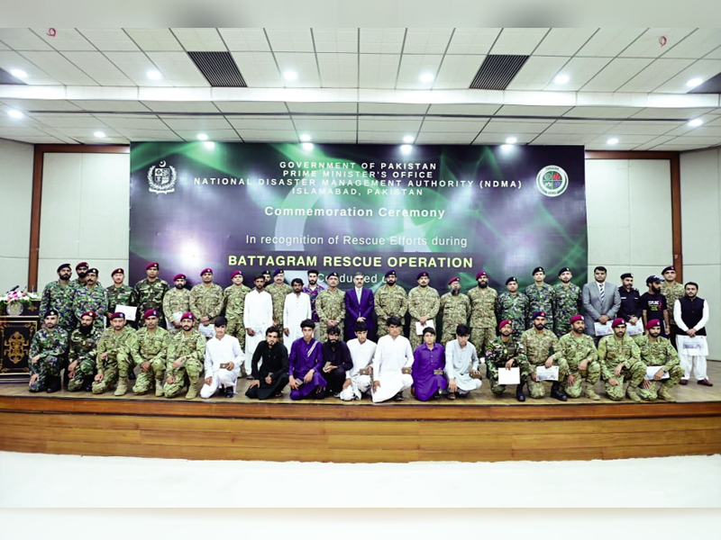 PM commends heroes who rescued trapped chairlift passengers in daring operation PM commends heroes who rescued trapped chairlift passengers in daring operation