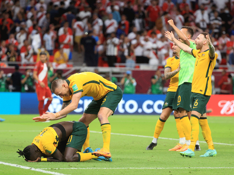 Australia edge past Ireland to claim qualifying spot Australia edge past Ireland to claim qualifying spot