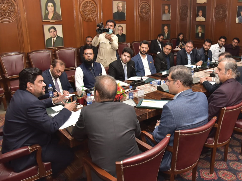 Gov Tessori chairs meeting: Heads of software houses reviews IT training, curriculum