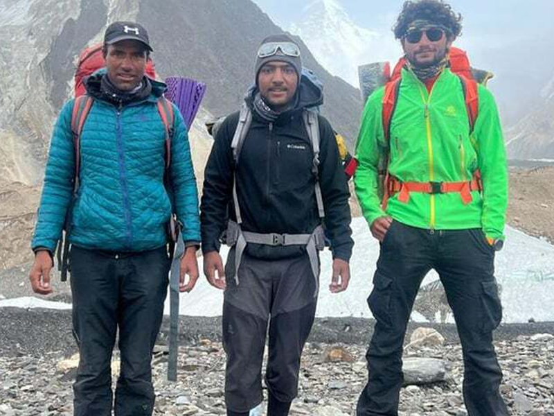 Three Pakistani mountaineers summit Gasherbrum-II