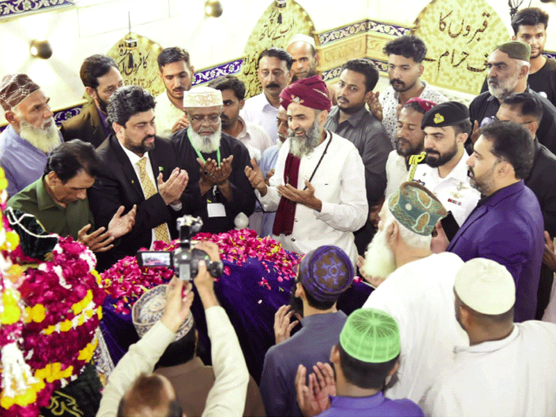 Tessori visits Jamia Banuria, Hazrat Alam Shah Bukhari (RA) shrine Tessori visits Jamia Banuria, Hazrat Alam Shah Bukhari (RA) shrine