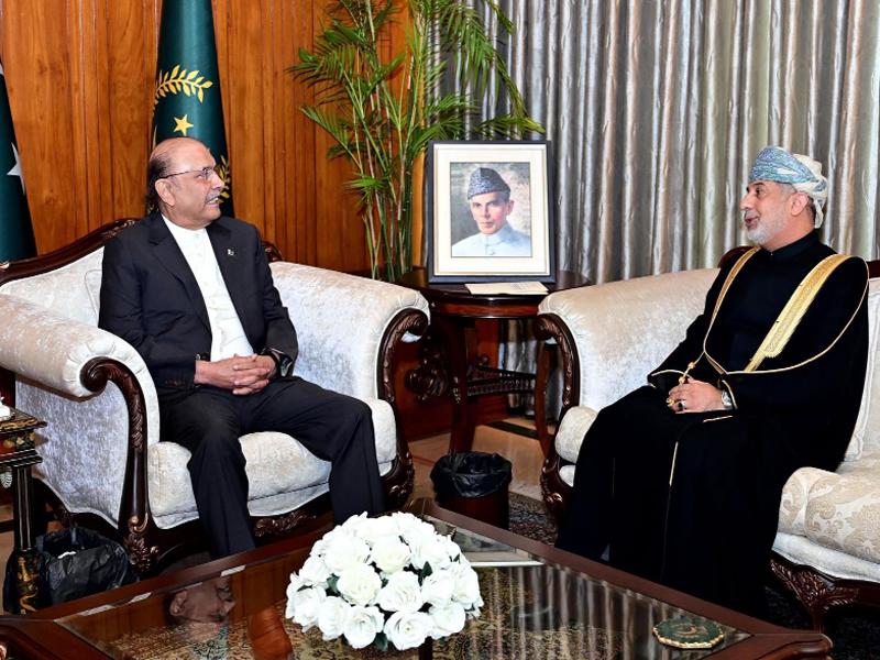 President Zardari calls for stronger economic ties with Oman