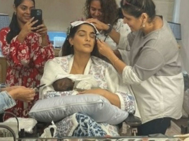 Sonam Kapoor full fills mom duties for son Vayu Kapoor Sonam Kapoor full fills mom duties for son Vayu Kapoor